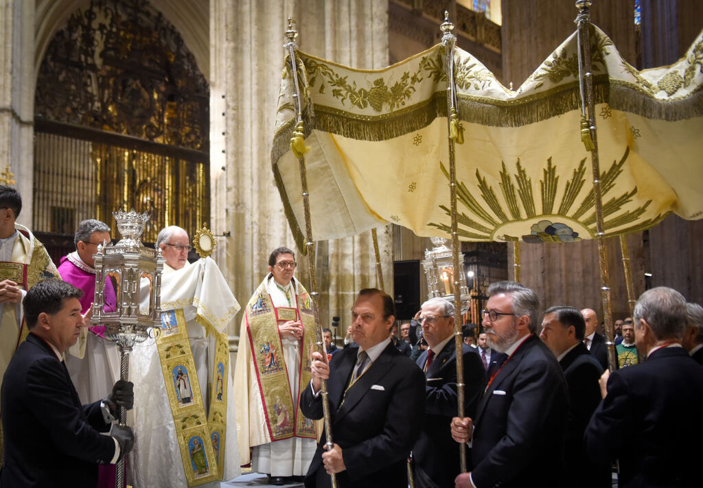 Photographies d'une Fête-Dieu insolite à Séville