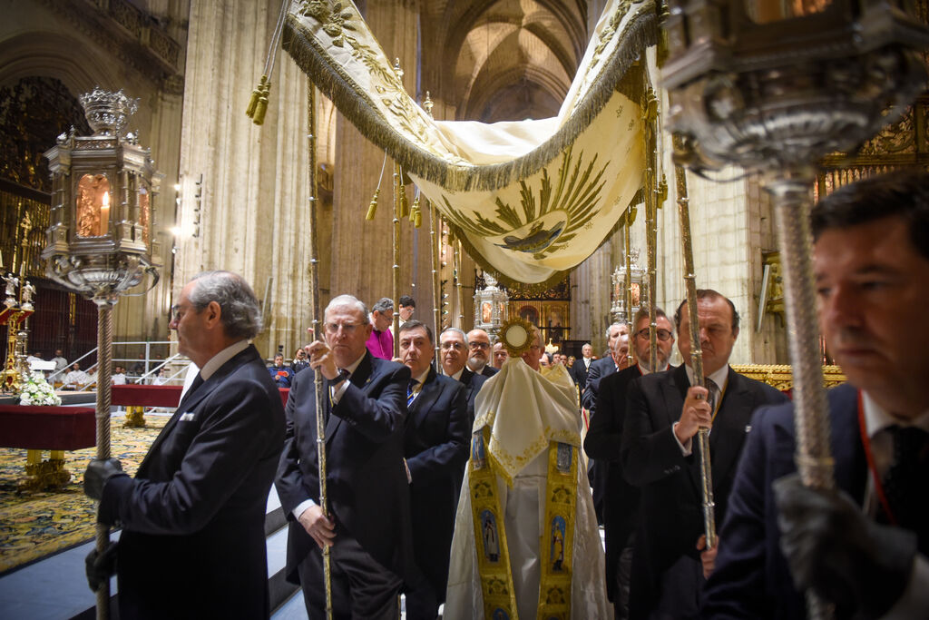 Photographies d'une Fête-Dieu inhabituelle à Séville