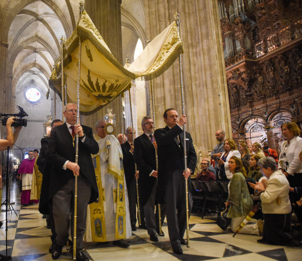 Photographies d'une Fête-Dieu inhabituelle à Séville